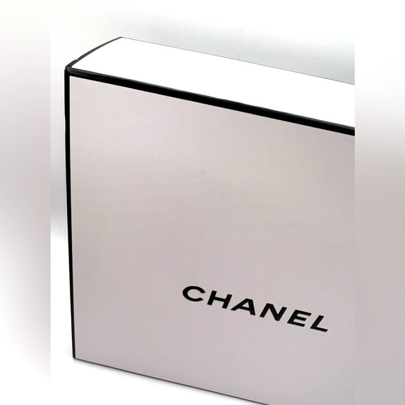 Chanel EMPTY Square Gift Box Black & White 8.8x8.8x4 in - Picture 8 of 10